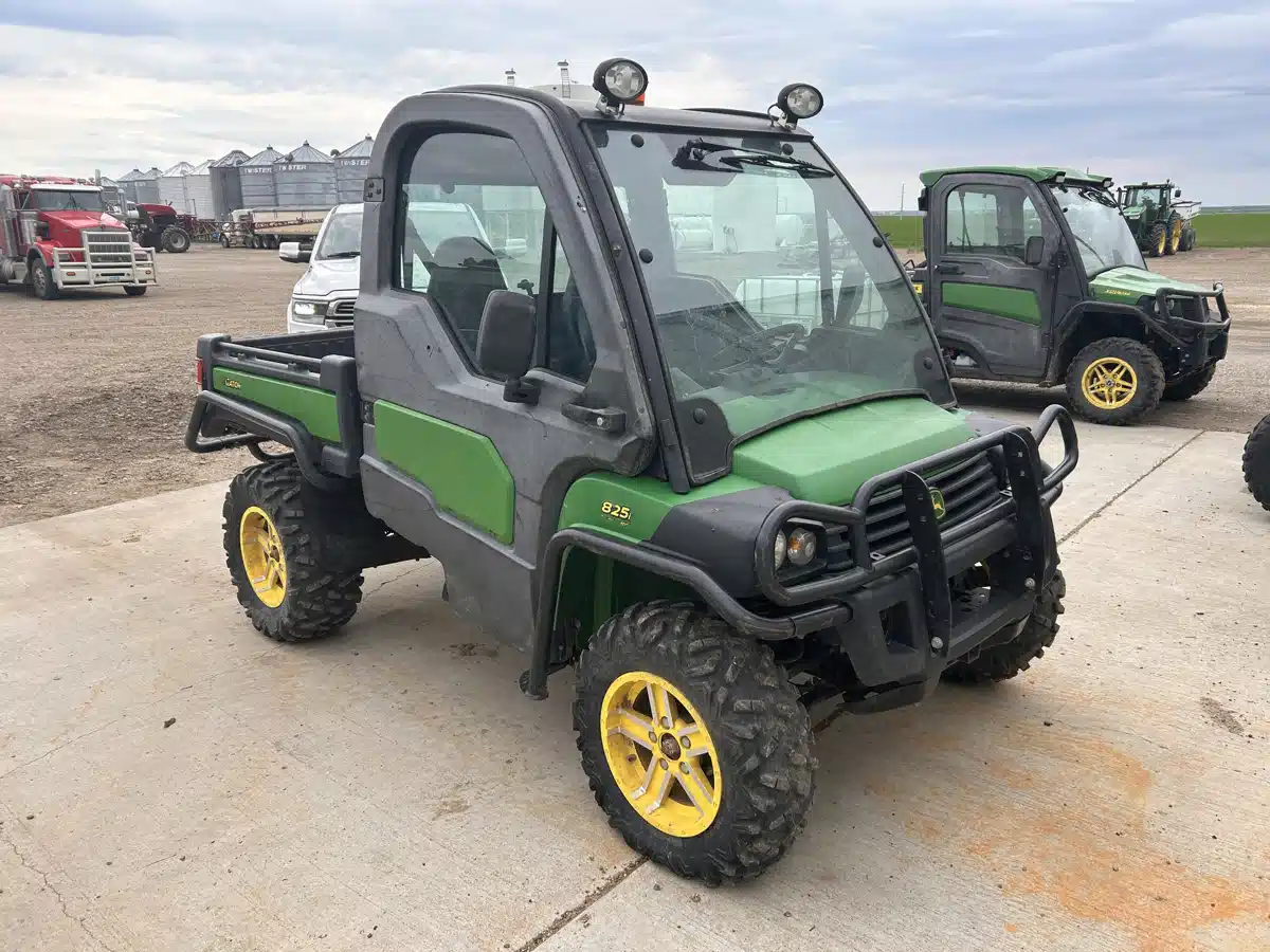 Photo de la Galerie 1 pour 2016 John Deere XUV 825I Véhicule utilitaire