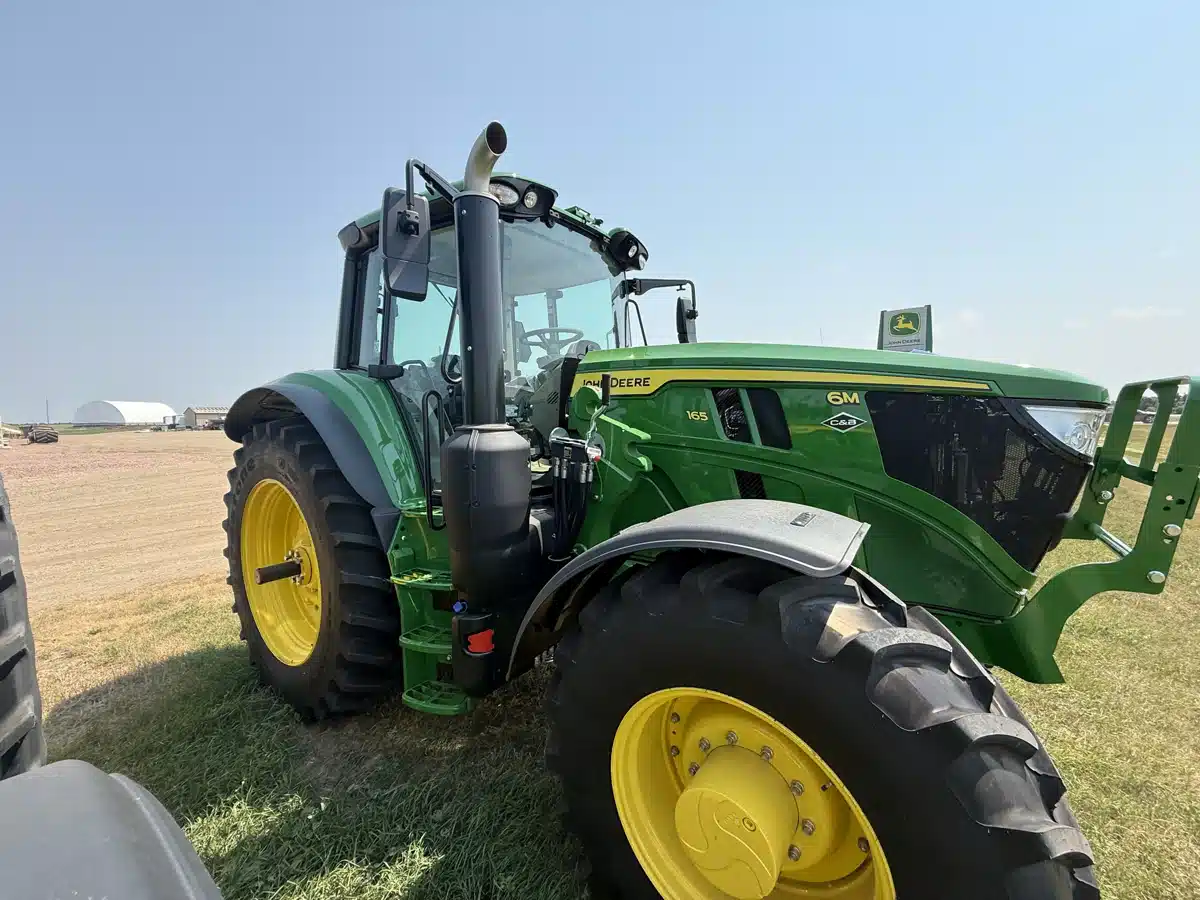 Photo de la Galerie 2 pour 2026 John Deere 6M 165 Tracteur