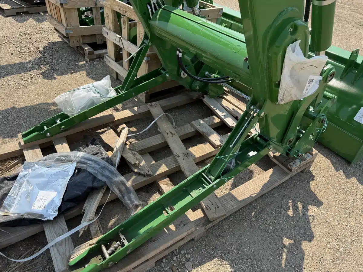 Photo de la Galerie 2 pour 2026 John Deere 660R chargeur frontal