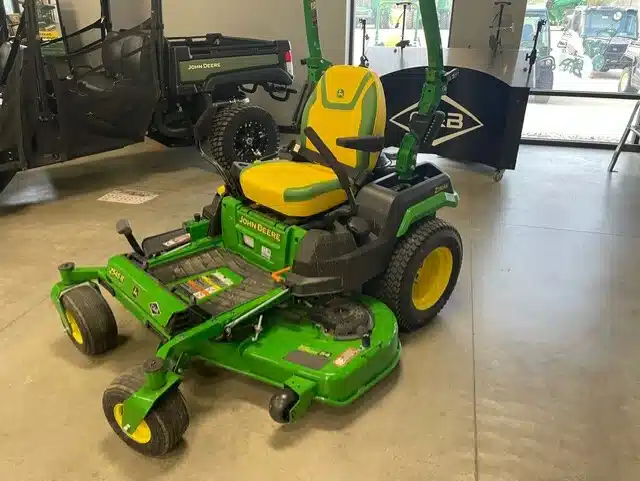 Gallery image 1 for 2026 John Deere Z545R Mower - Zero Turn