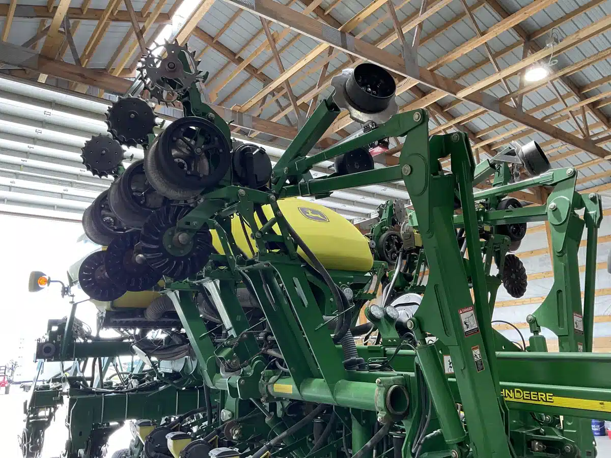 Gallery image 2 for 2009 John Deere 1790 Planter