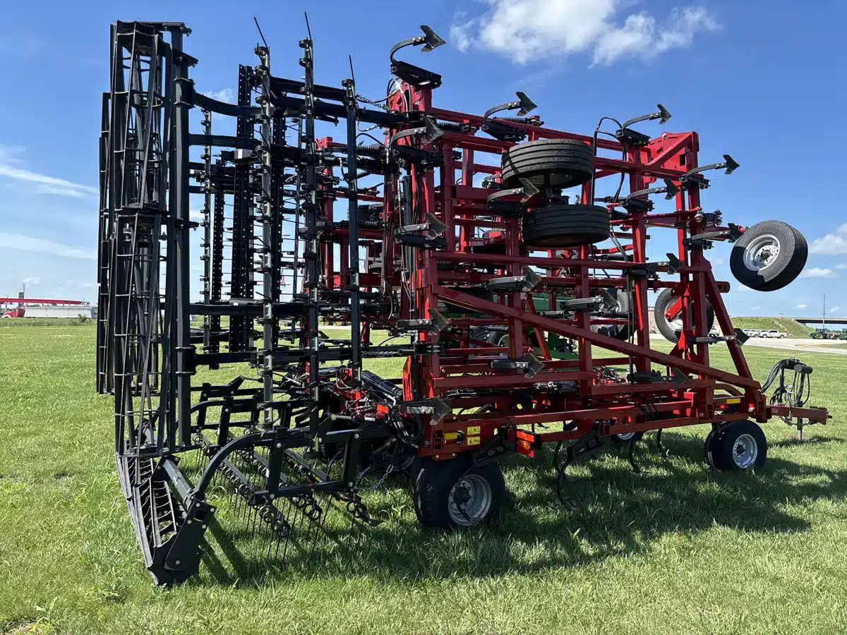 Gallery image 1 for 2024 Case IH TIGERMATE 255 Cultivator
