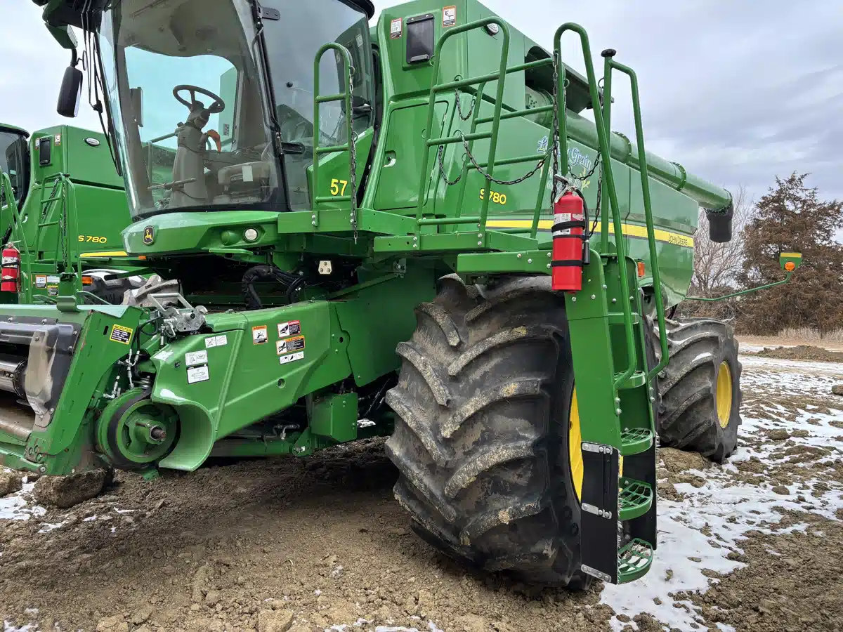 Photo de la Galerie 2 pour 2023 John Deere S780 Batteuse