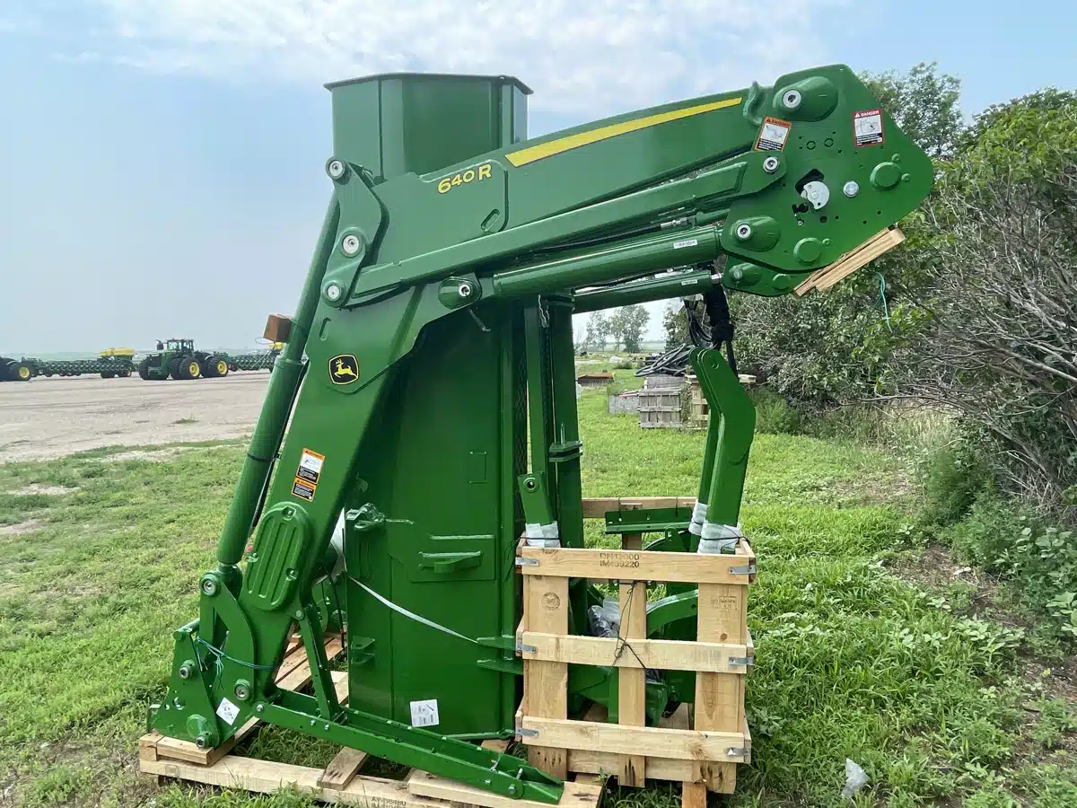 Gallery image 1 for 2026 John Deere 640R Front End Loader