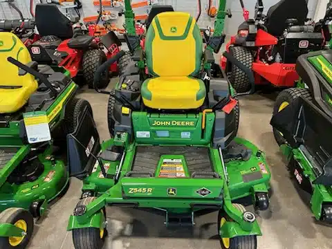 Photo de la Galerie 2 pour 2026 John Deere Z545R Tondeuse à rayon de braquage zéro