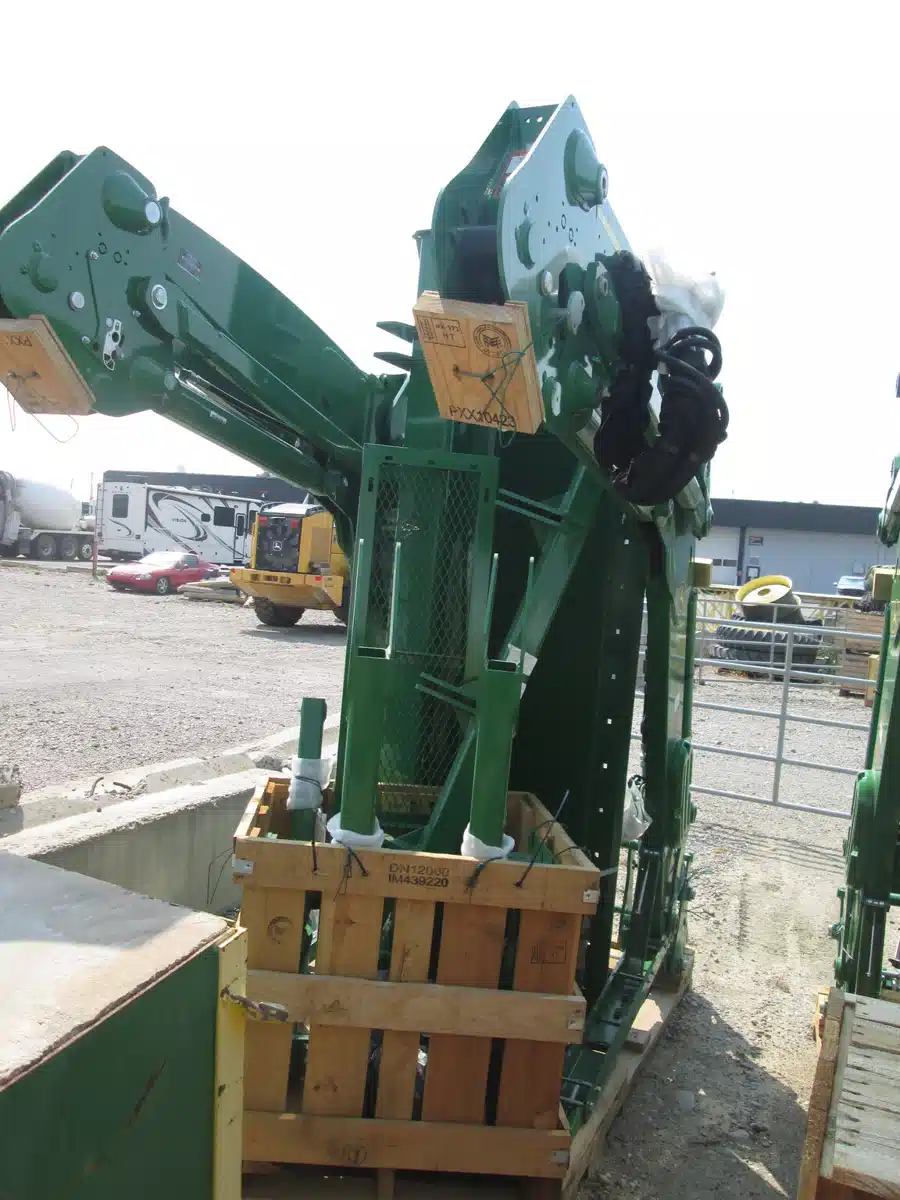 Gallery image 2 for 2026 John Deere 640R Front End Loader