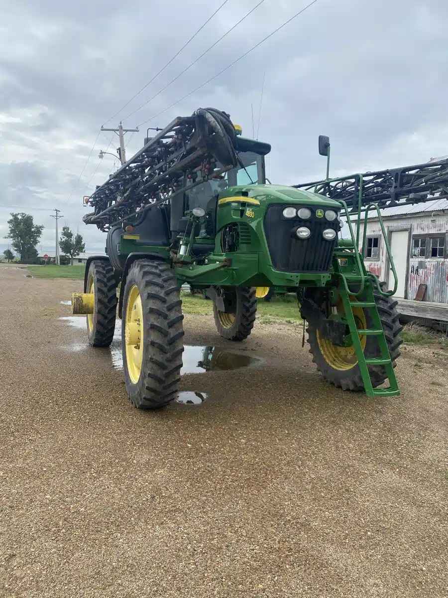 Gallery image 2 for 2012 John Deere 4830 Sprayer - Self Propelled