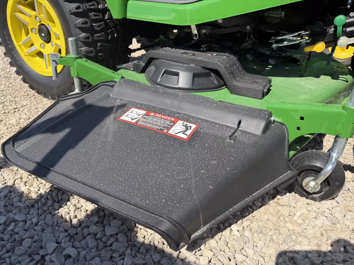 Photo de la Galerie 2 pour 2026 John Deere 60" High Capacity Mower Deck Accessoires