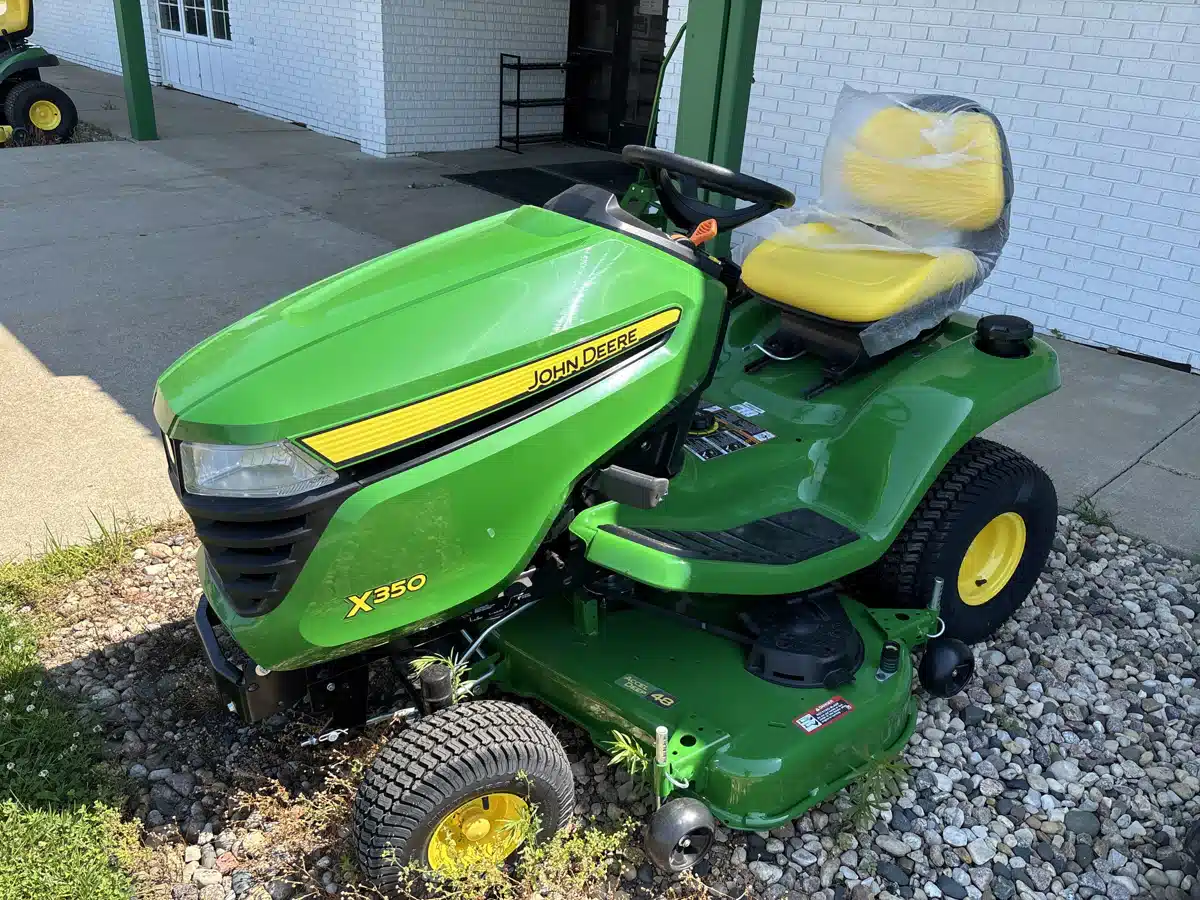 Photo de la Galerie 2 pour 2026 John Deere X350 Tracteur à pelouse