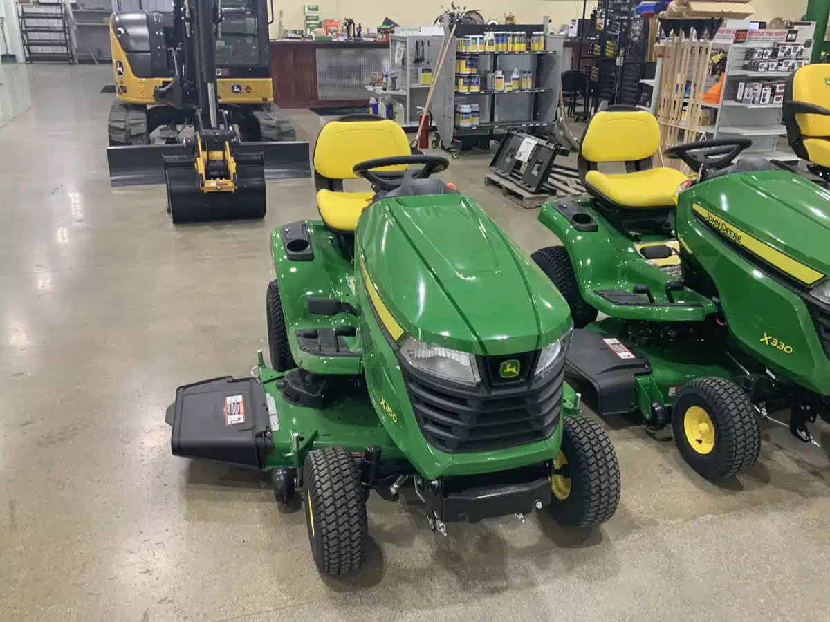 Photo de la Galerie 2 pour 2026 John Deere X350 Tracteur à pelouse