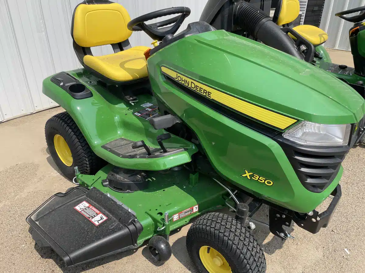 Photo de la Galerie 1 pour 2026 John Deere X350 Tracteur à pelouse