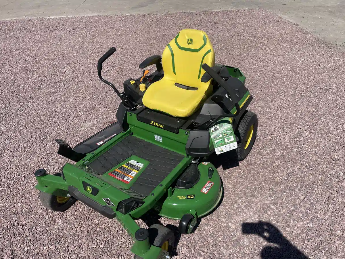 Photo de la Galerie 2 pour 2026 John Deere Z320R Tondeuse à rayon de braquage zéro