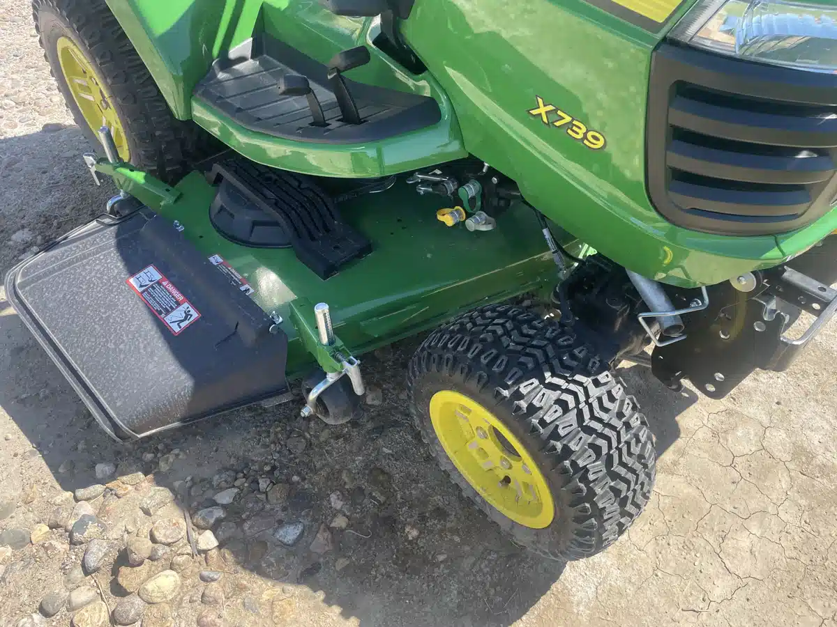 Photo de la Galerie 2 pour 2026 John Deere 60" High Capacity Mower Deck Accessoires
