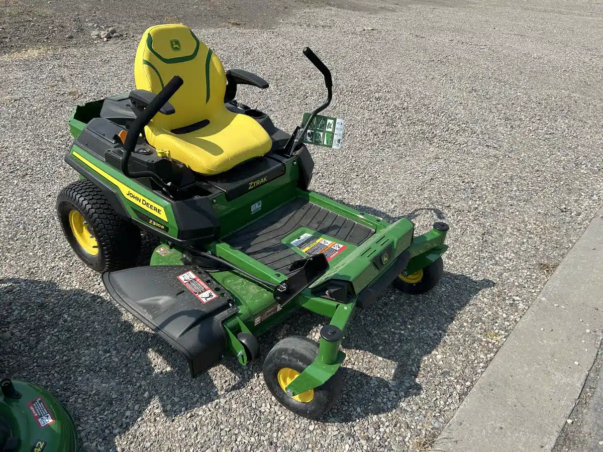 Gallery image 1 for 2026 John Deere Z320R Mower - Zero Turn