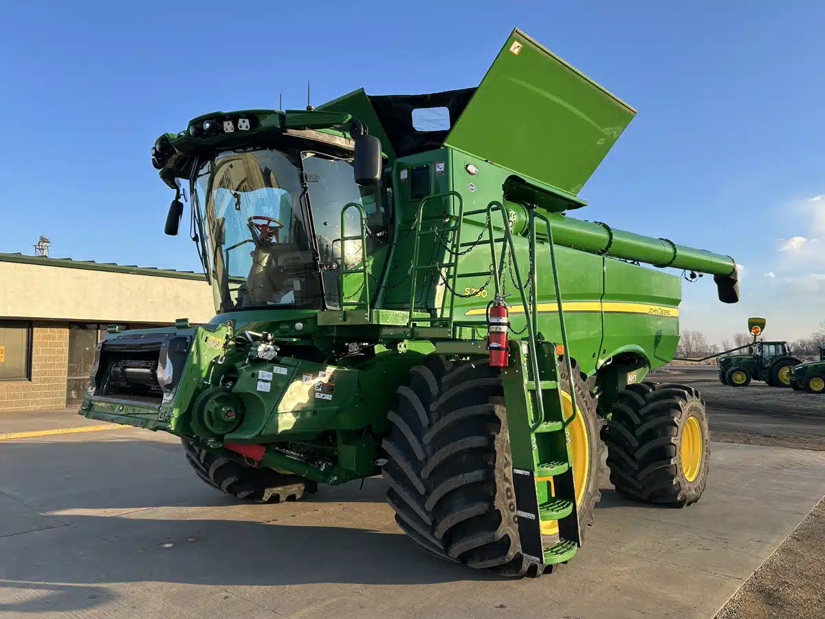 Gallery image 1 for 2023 John Deere S790 Combine