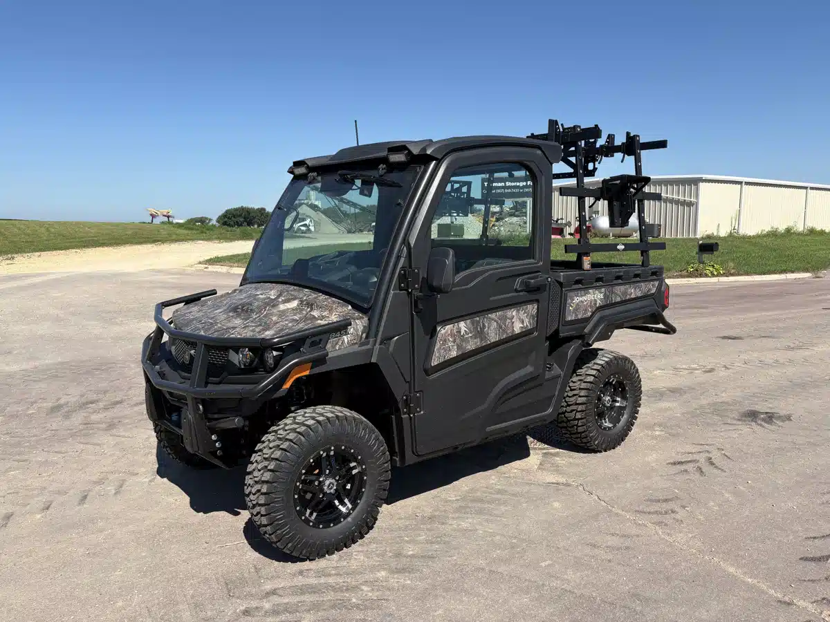 Photo de la Galerie 1 pour 2026 John Deere XUV 845M HVAC Cab Véhicule utilitaire
