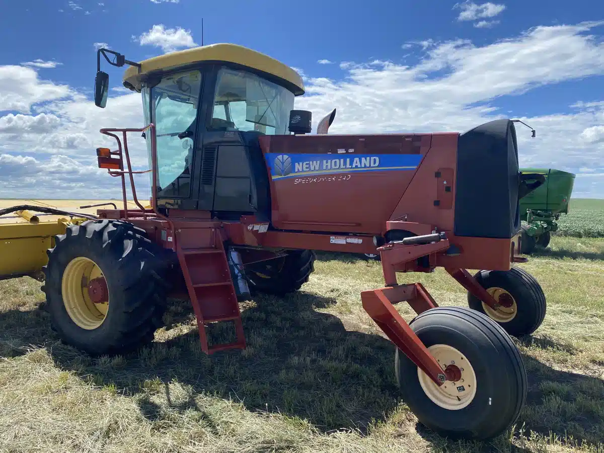 Gallery image 1 for 2014 New Holland SPEEDROWER 240 Windrower