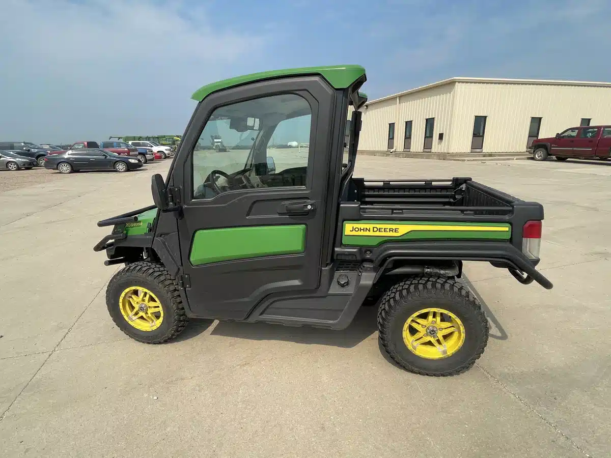 Gallery image 2 for 2023 John Deere XUV 835R Utility Vehicle