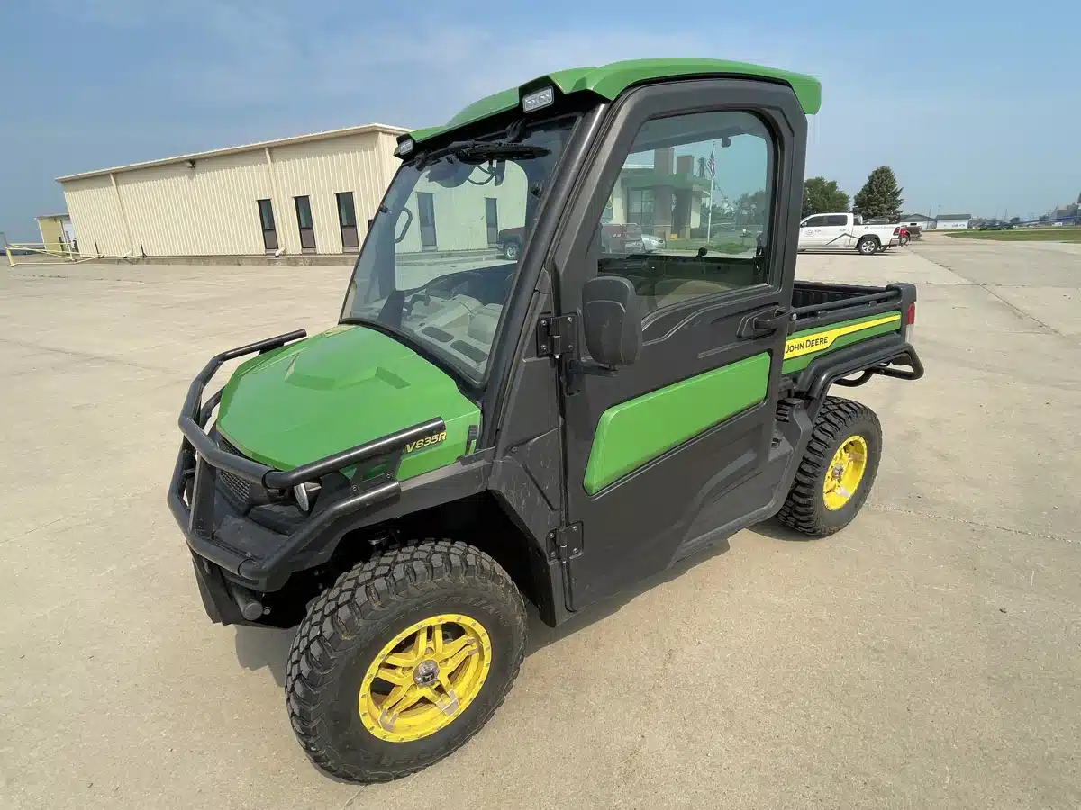Gallery image 1 for 2023 John Deere XUV 835R Utility Vehicle