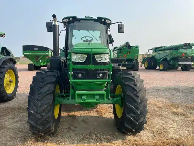Photo de la Galerie 2 pour 2025 John Deere 6155M Tracteur