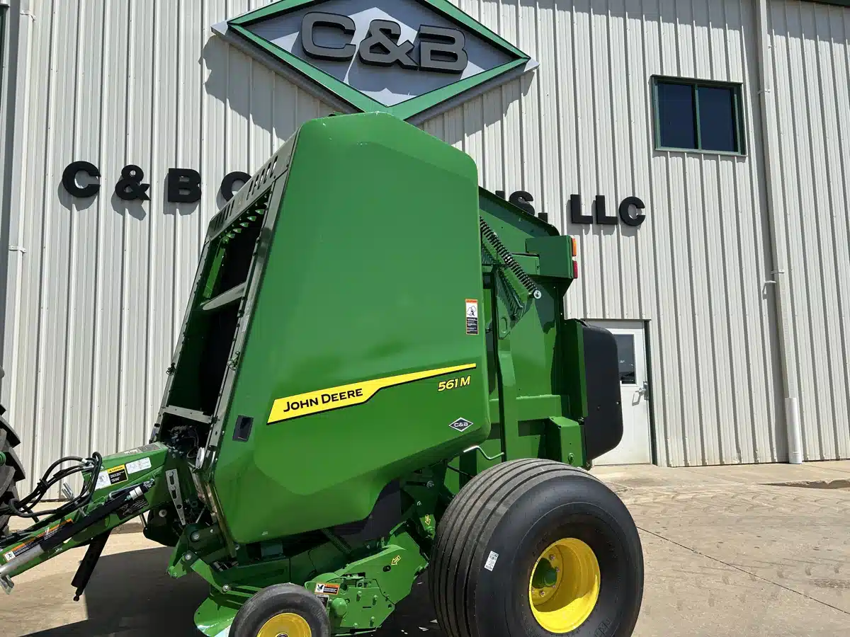 Photo de la Galerie 1 pour 2026 John Deere 561M Presse à Balle Ronde
