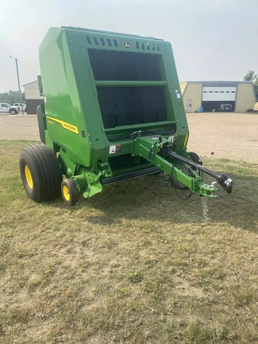 Photo de la Galerie 1 pour 2026 John Deere 561M Presse à Balle Ronde