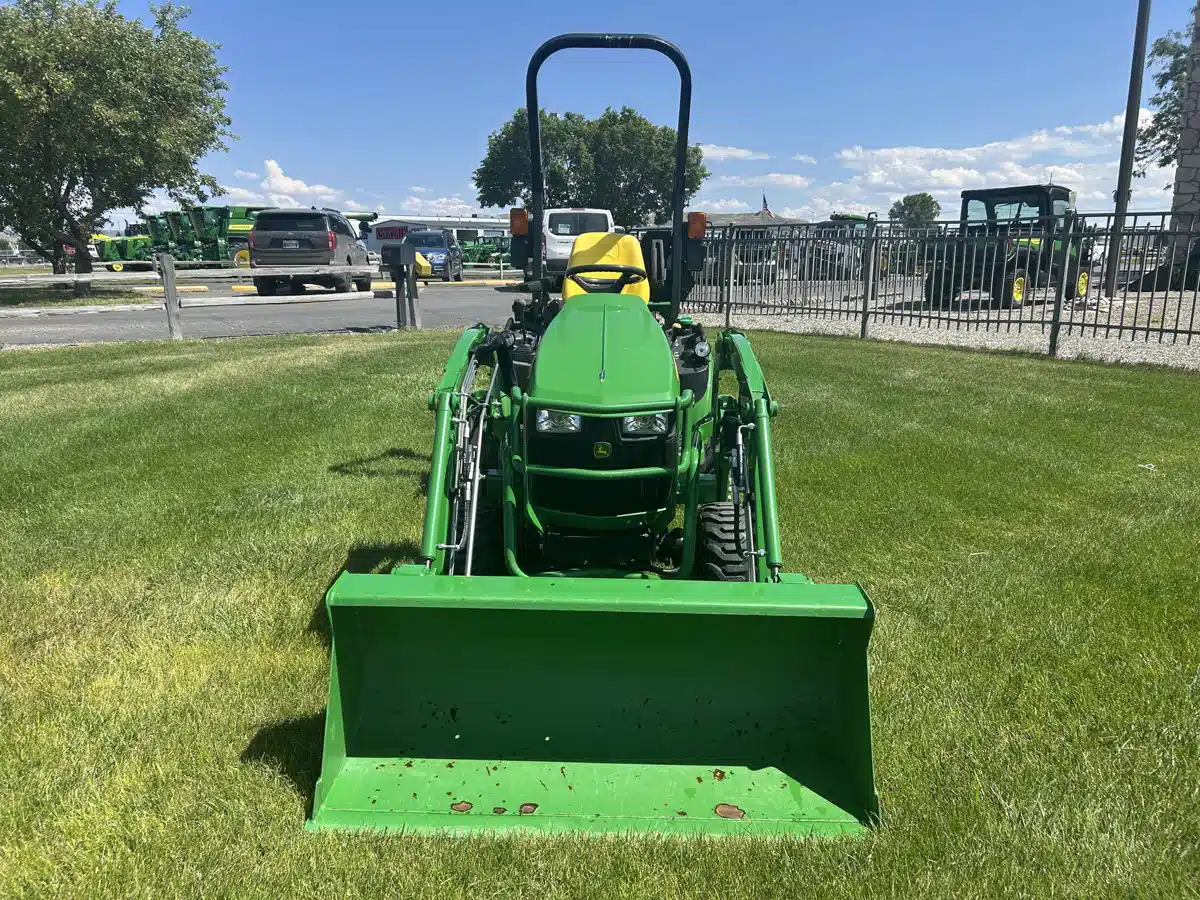 Photo de la Galerie 2 pour 2018 John Deere 1025R Tracteur