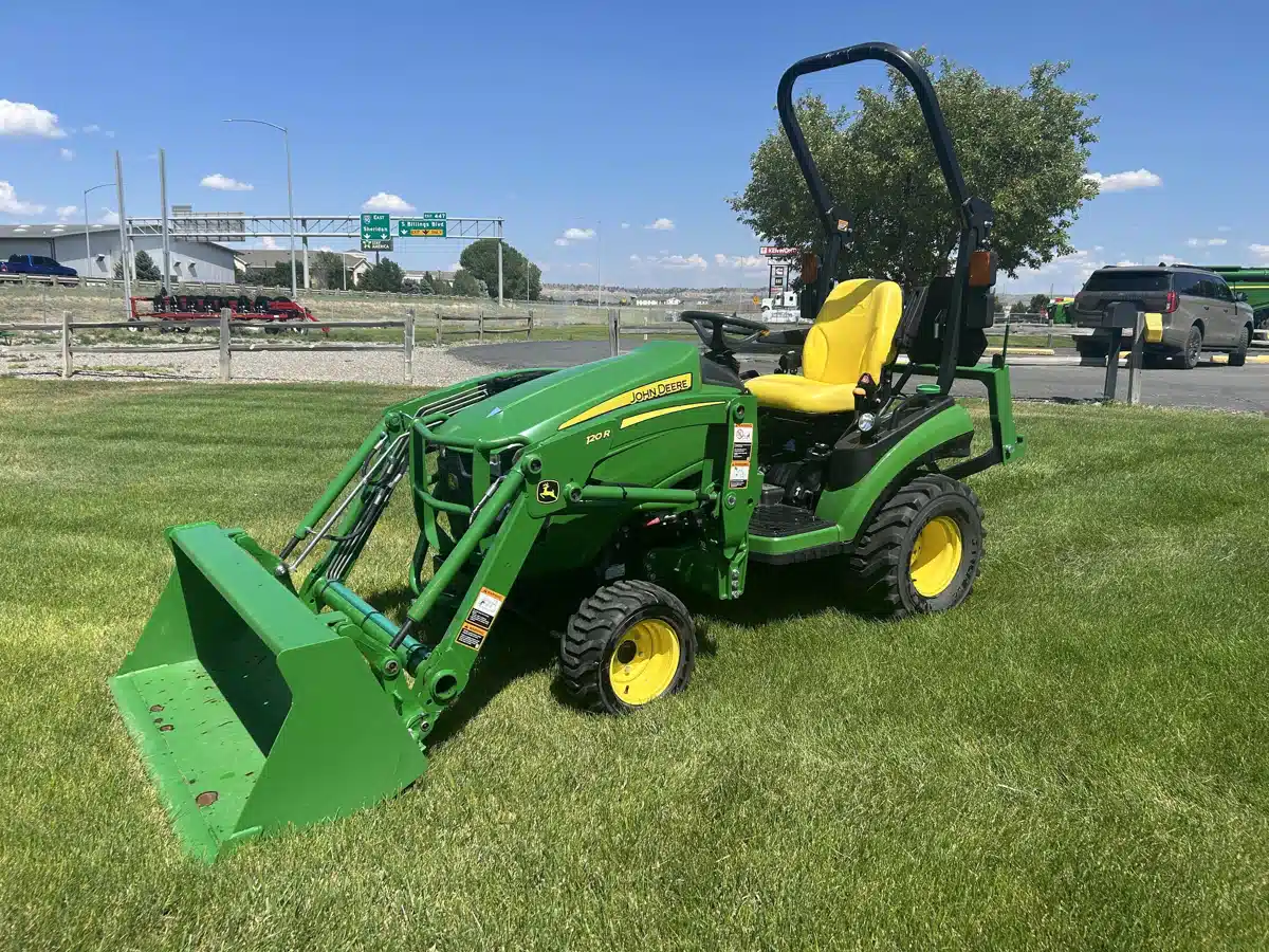 Photo de la Galerie 1 pour 2018 John Deere 1025R Tracteur