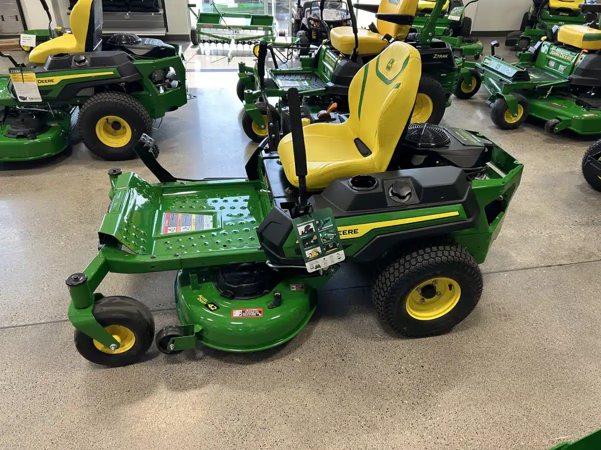 Gallery image 2 for 2026 John Deere Z320M Mower - Zero Turn