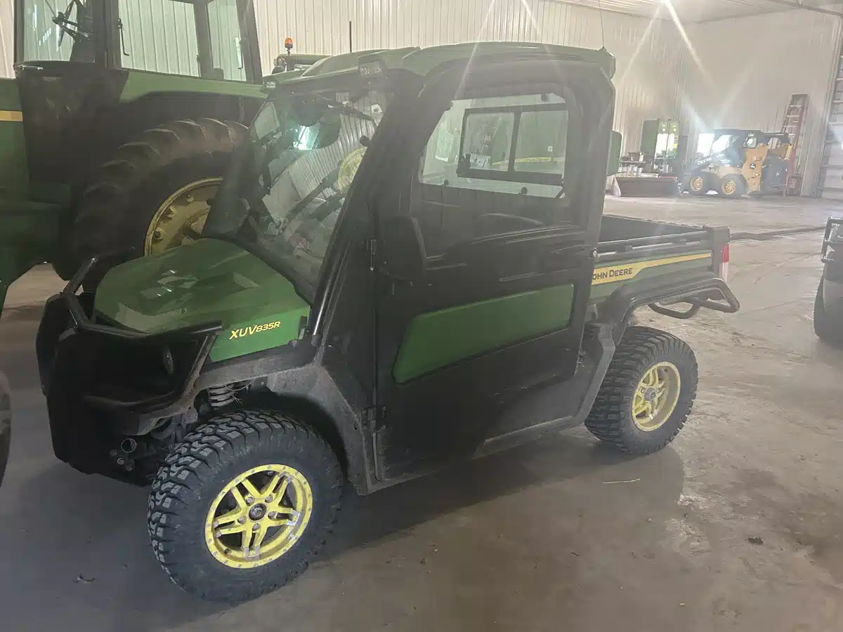 Photo de la Galerie 2 pour 2024 John Deere XUV 835R Véhicule utilitaire