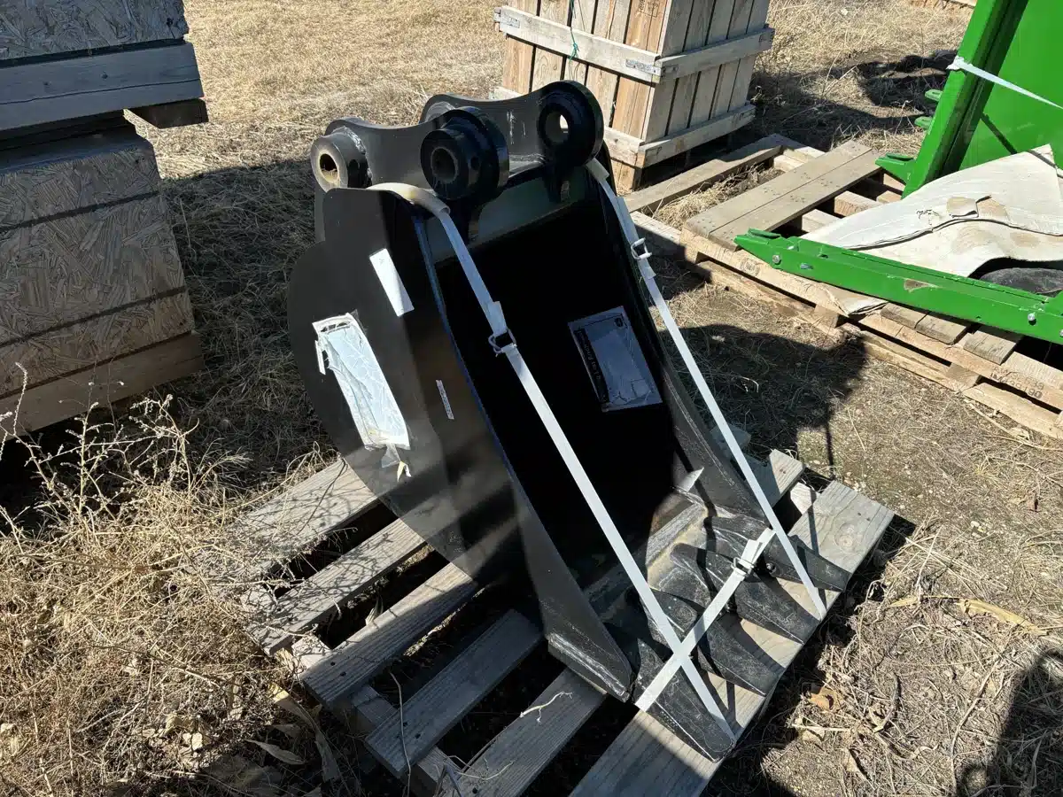 Gallery image 2 for John Deere BYT11916 Attachment