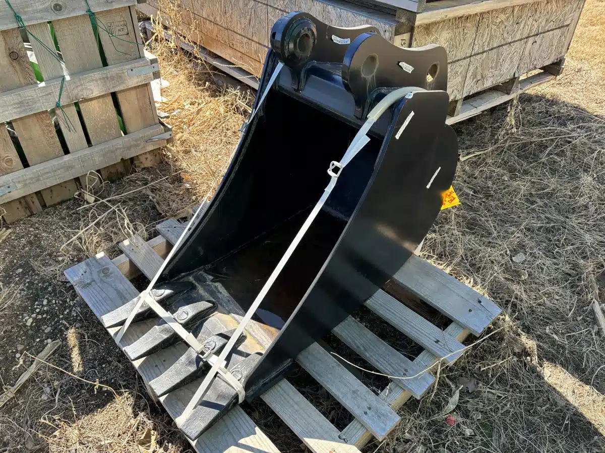 Gallery image 1 for John Deere BYT11916 Attachment