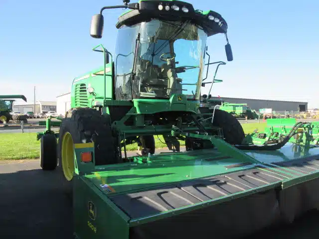 Photo de la Galerie 2 pour 2020 John Deere W235 Andaineur