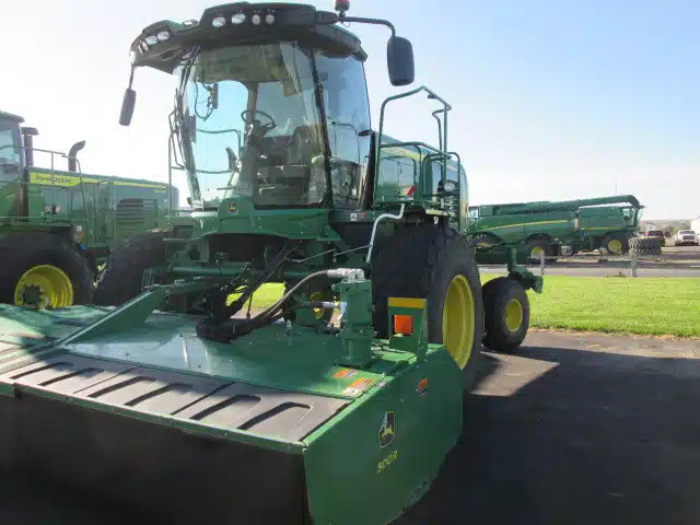 Photo de la Galerie 1 pour 2020 John Deere W235 Andaineur