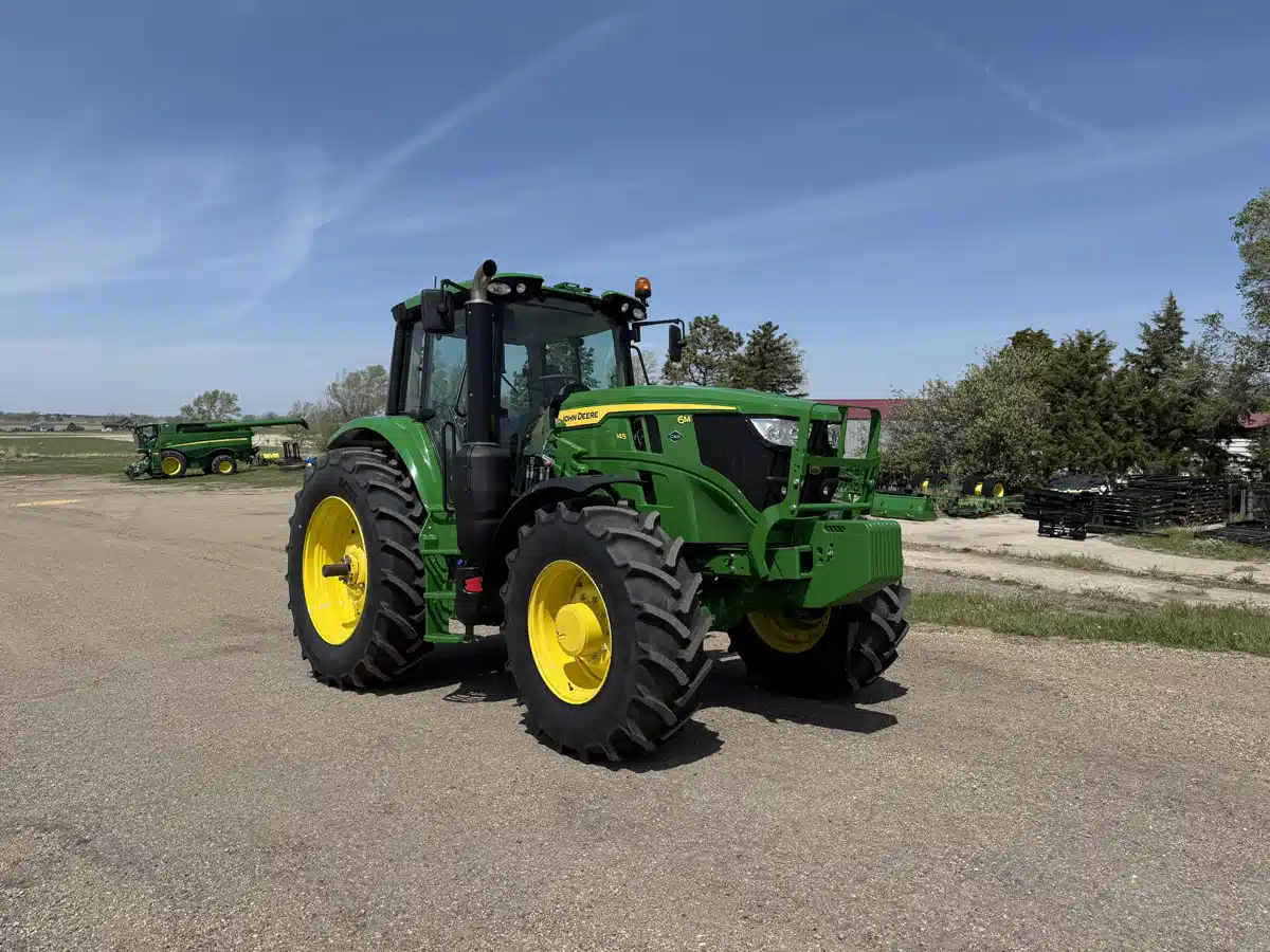 Photo de la Galerie 2 pour 2026 John Deere 6M 145 Tracteur