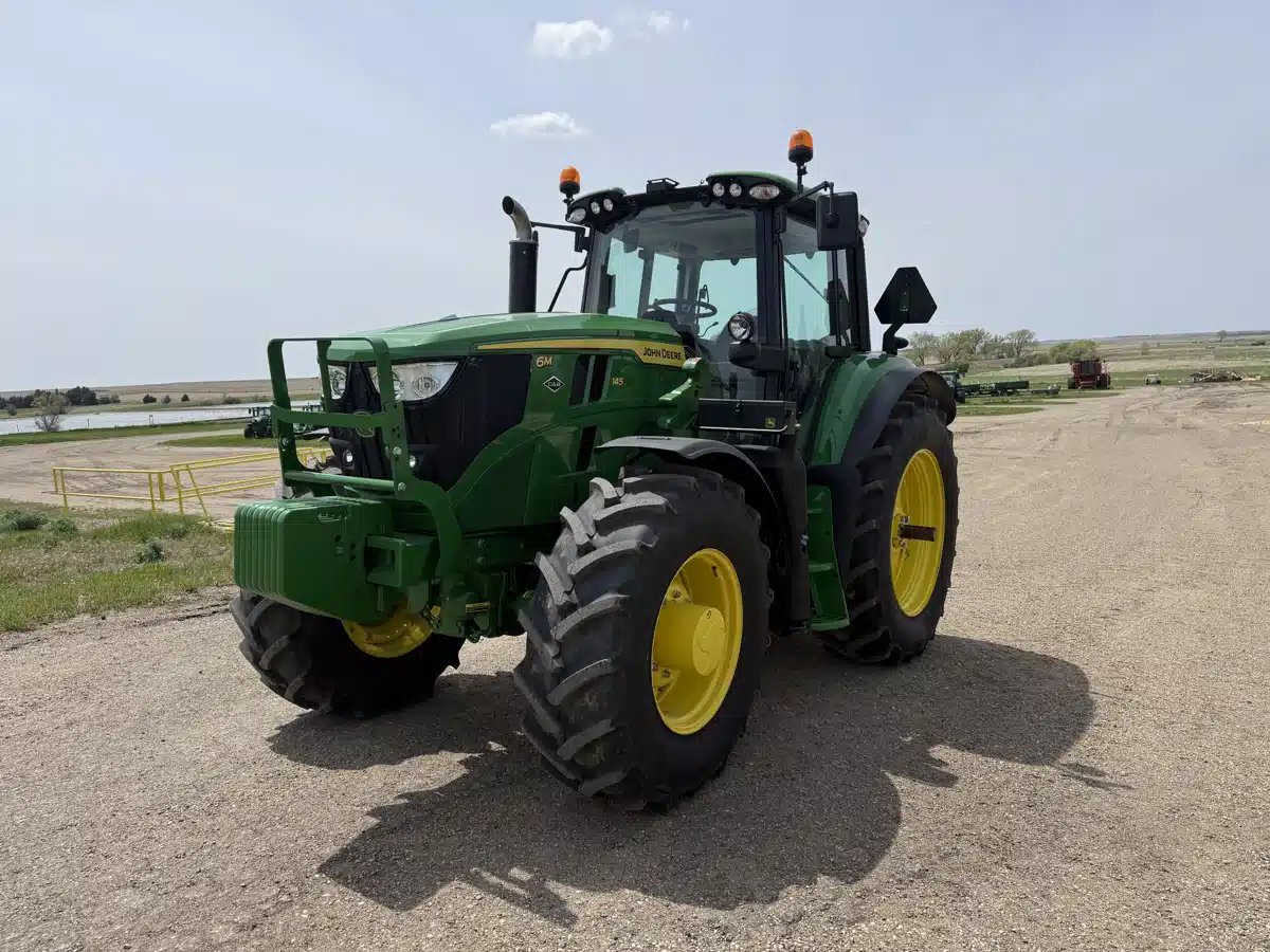 Photo de la Galerie 2 pour 2026 John Deere 6M 145 Tracteur