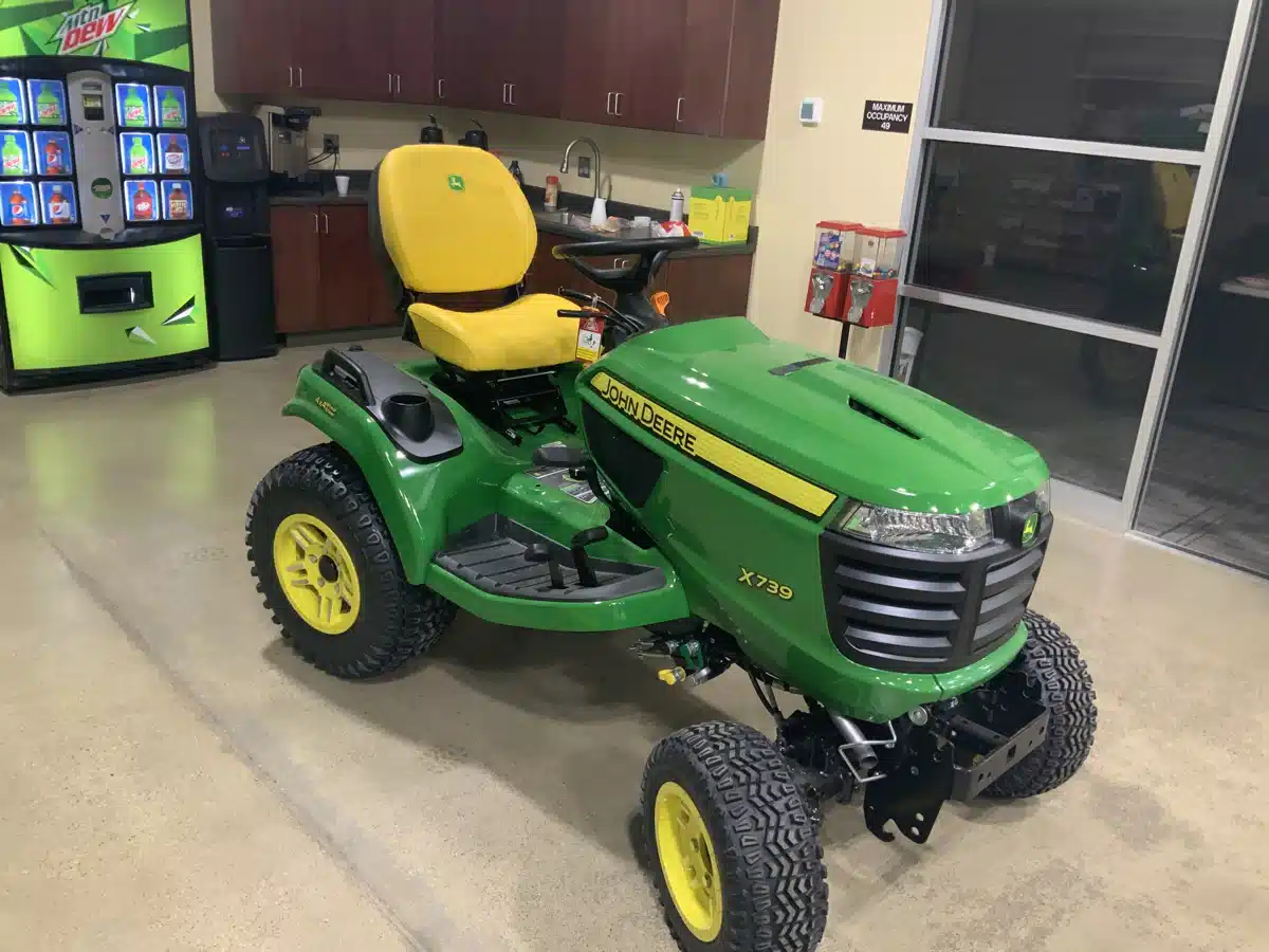 Gallery image 1 for 2025 John Deere X739 Lawn Tractor
