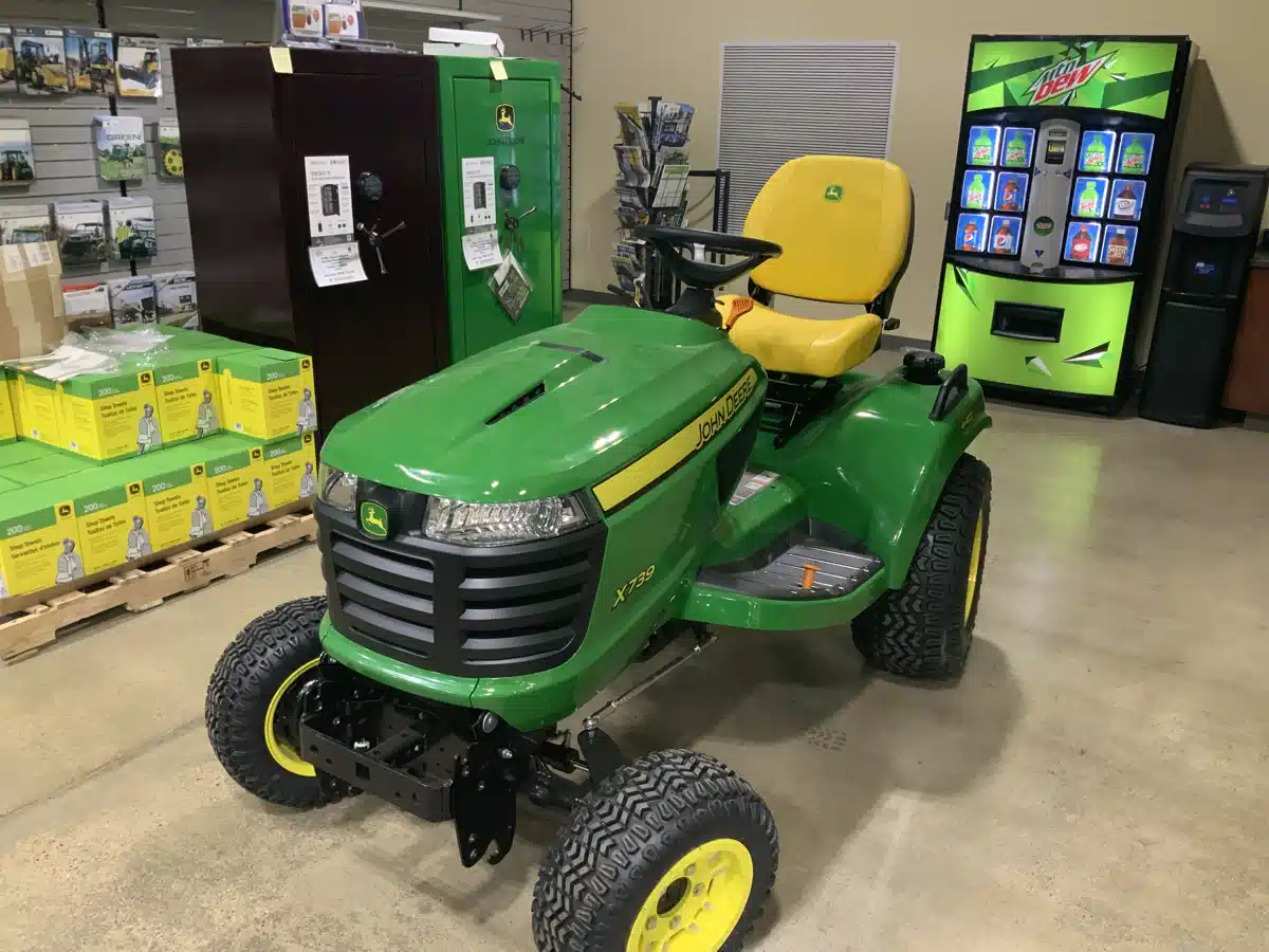 Gallery image 2 for 2025 John Deere X739 Lawn Tractor