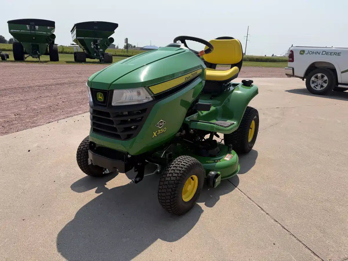 Photo de la Galerie 2 pour 2026 John Deere X350 Tracteur à pelouse