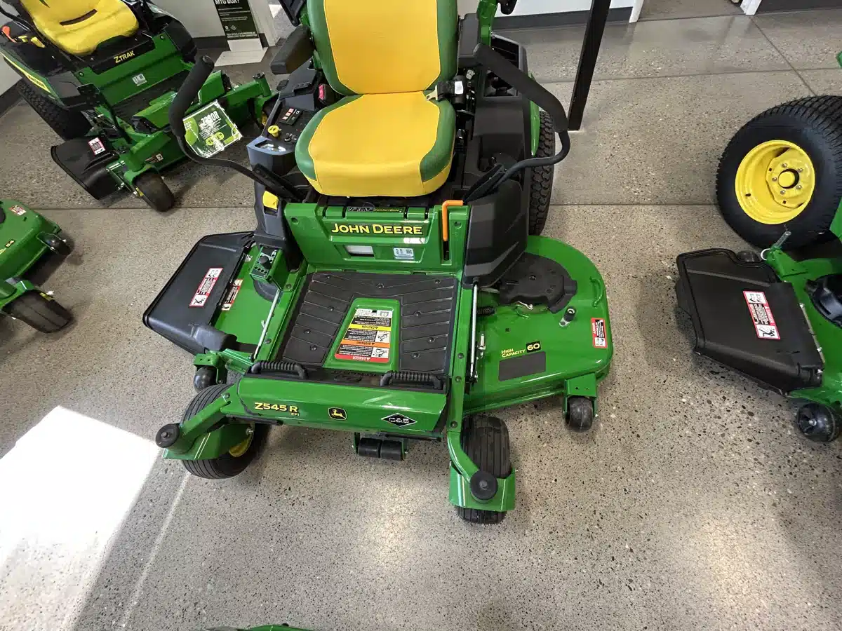 Gallery image 2 for 2026 John Deere Z545R Z TRAK Mower - Zero Turn