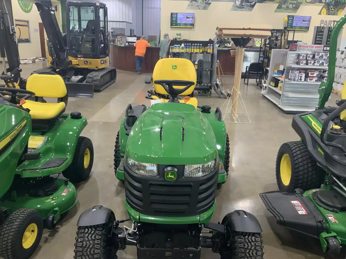 Photo de la Galerie 2 pour 2025 John Deere X739 Signature Series Tracteur à pelouse