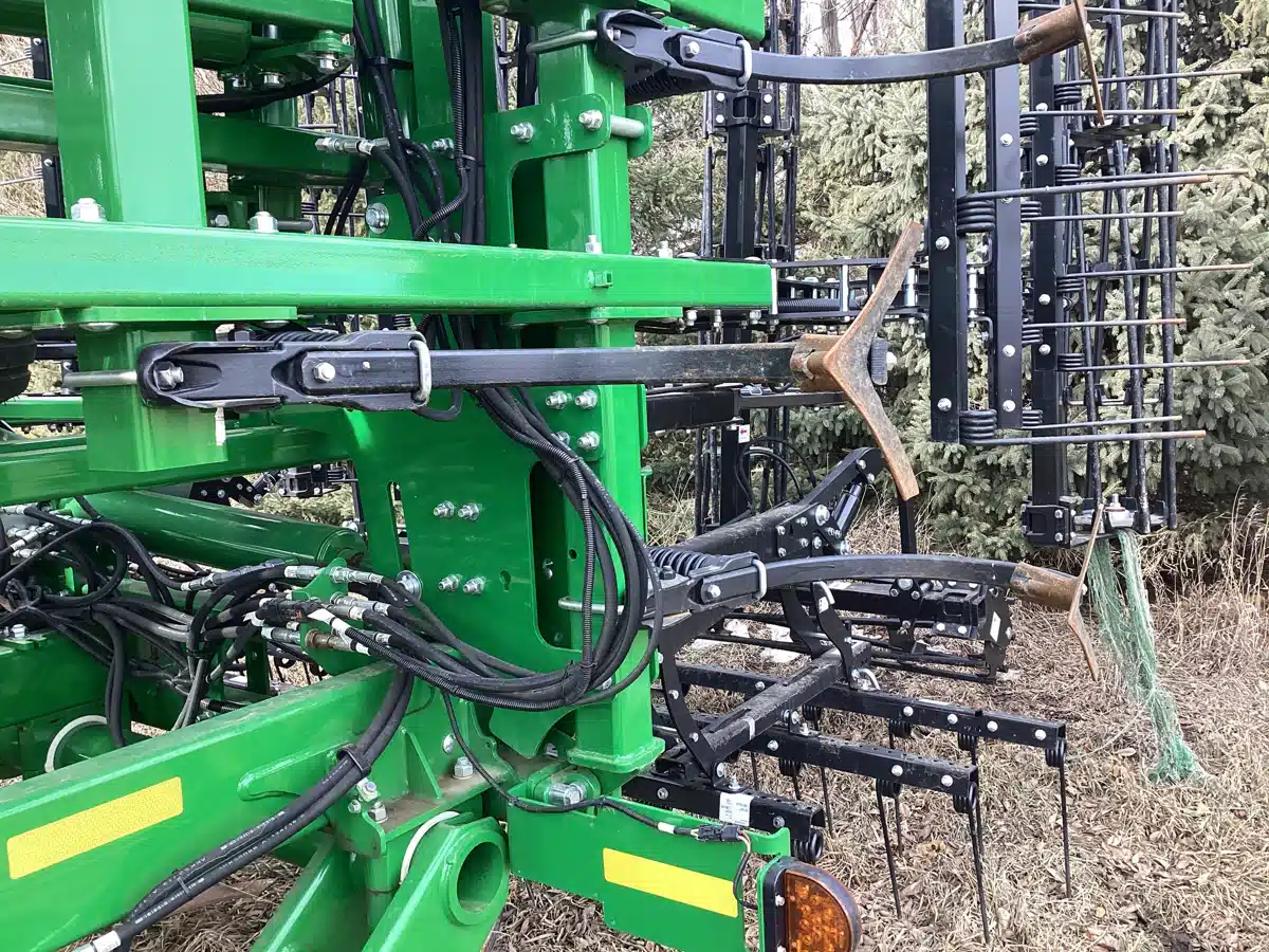 Photo de la Galerie 2 pour 2025 John Deere 2330 finisseur de paillis