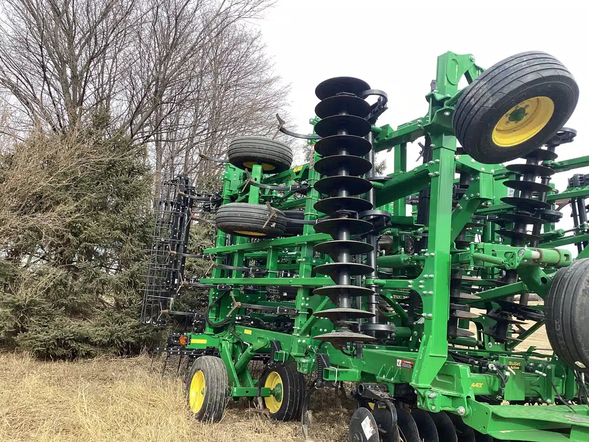 Photo de la Galerie 1 pour 2025 John Deere 2330 finisseur de paillis