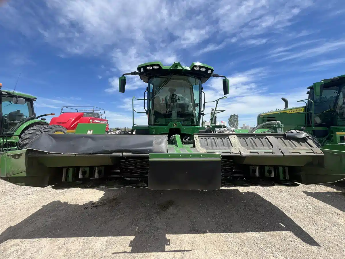Photo de la Galerie 2 pour 2023 John Deere W235 Andaineur