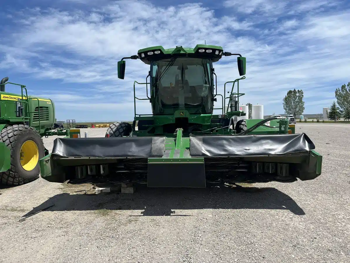 Photo de la Galerie 2 pour 2023 John Deere W235 Andaineur