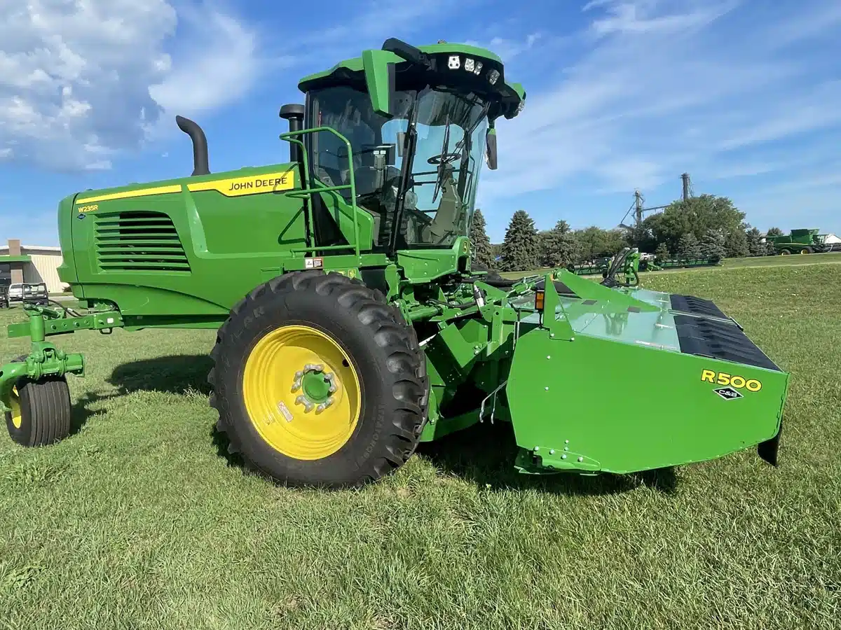 Photo de la Galerie 2 pour 2026 John Deere W235 Andaineur
