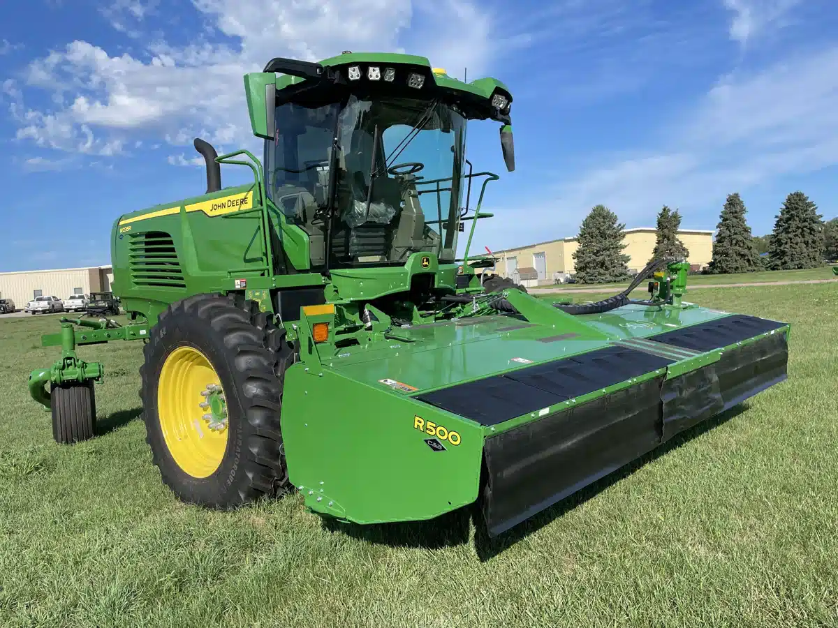 Photo de la Galerie 1 pour 2026 John Deere W235 Andaineur