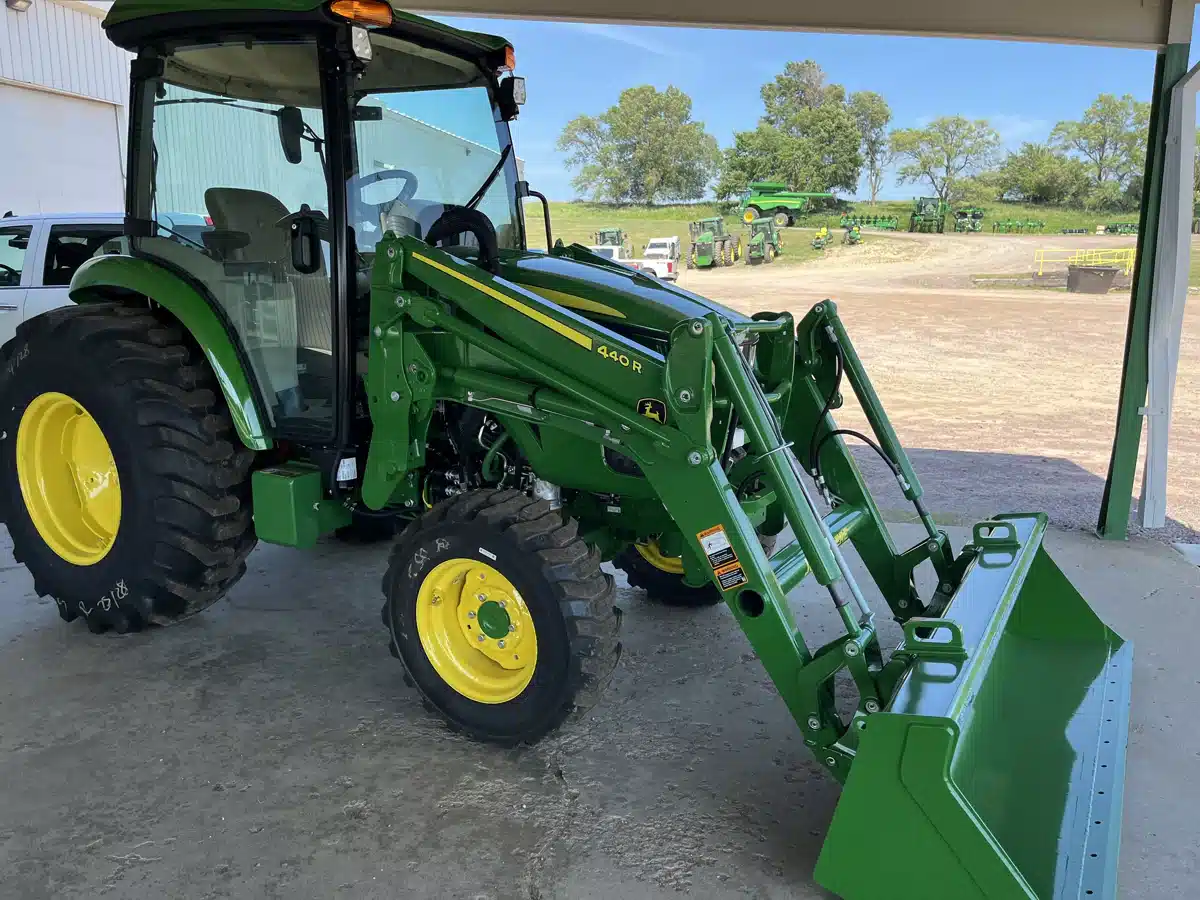 Photo de la Galerie 1 pour 2026 John Deere 4066R Tracteur