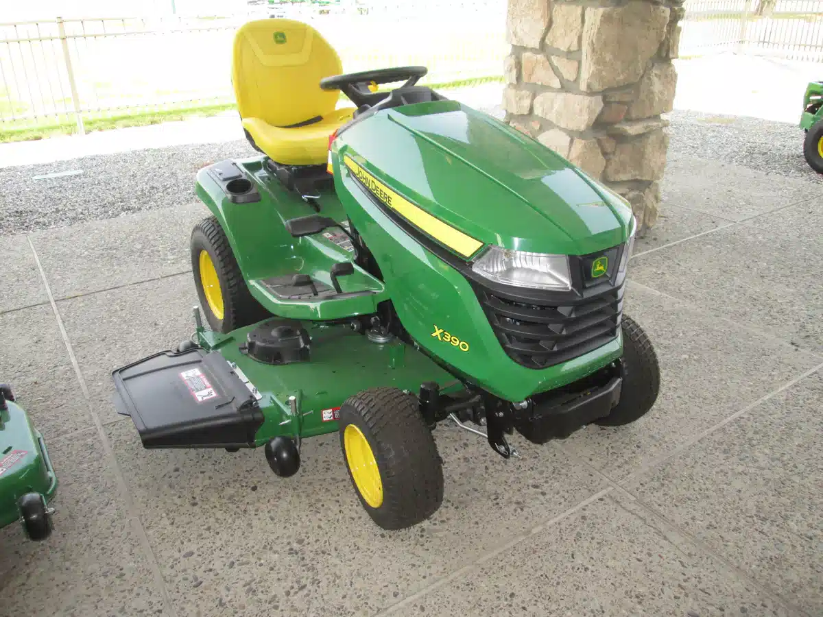 Gallery image 1 for 2026 John Deere X390 Lawn Tractor