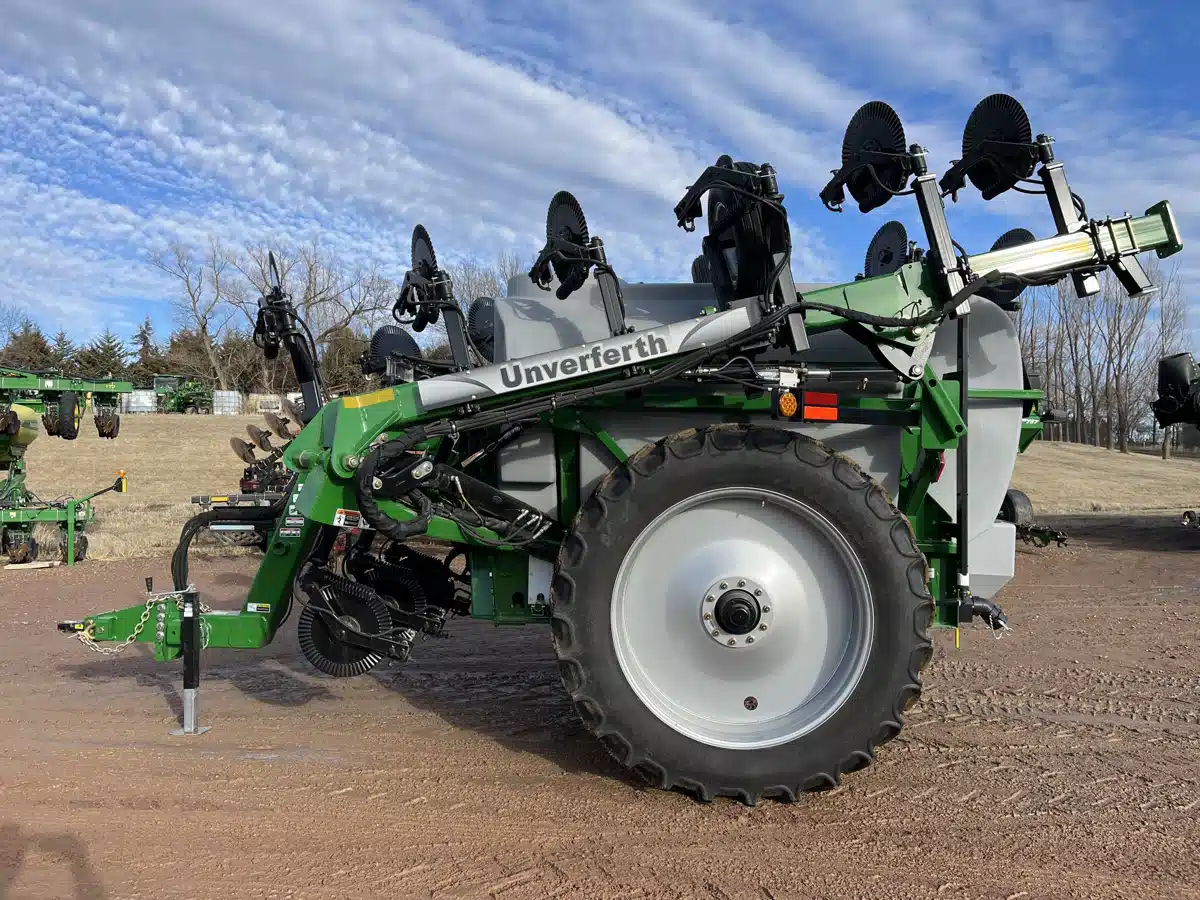 Gallery image 2 for 2024 Unverferth 1400-40 Applicator